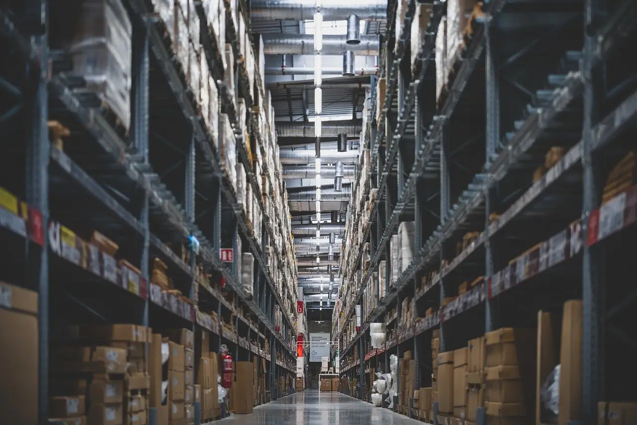 A warehouse stocked with products, emphasizing the importance of both service level and fill rate. A warehouse stocked with products, emphasizing the importance of both service level and fill rate.